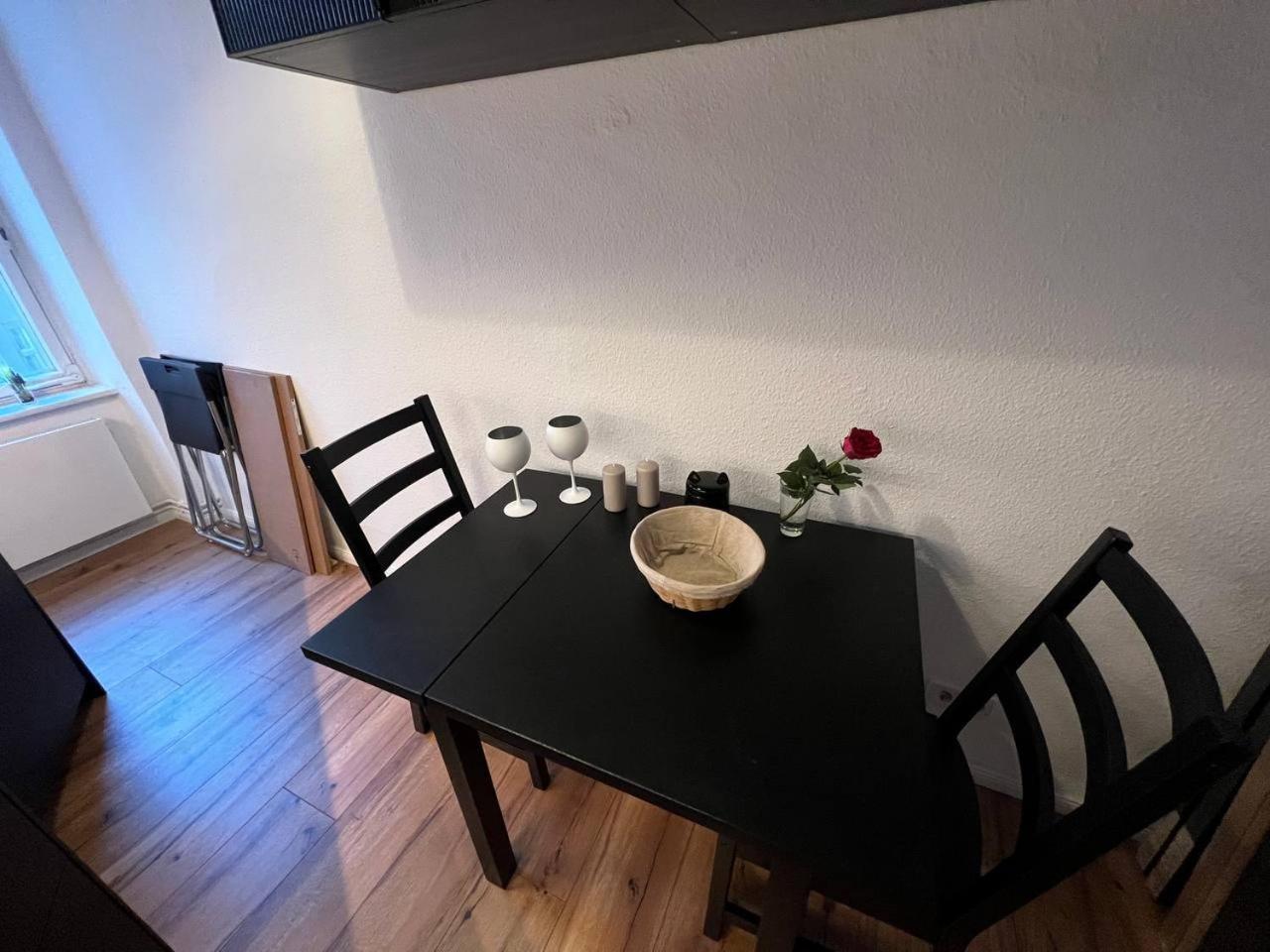 Stylish 2-Room Apartment With Balcony Next To East Side Gallery ベルリン エクステリア 写真