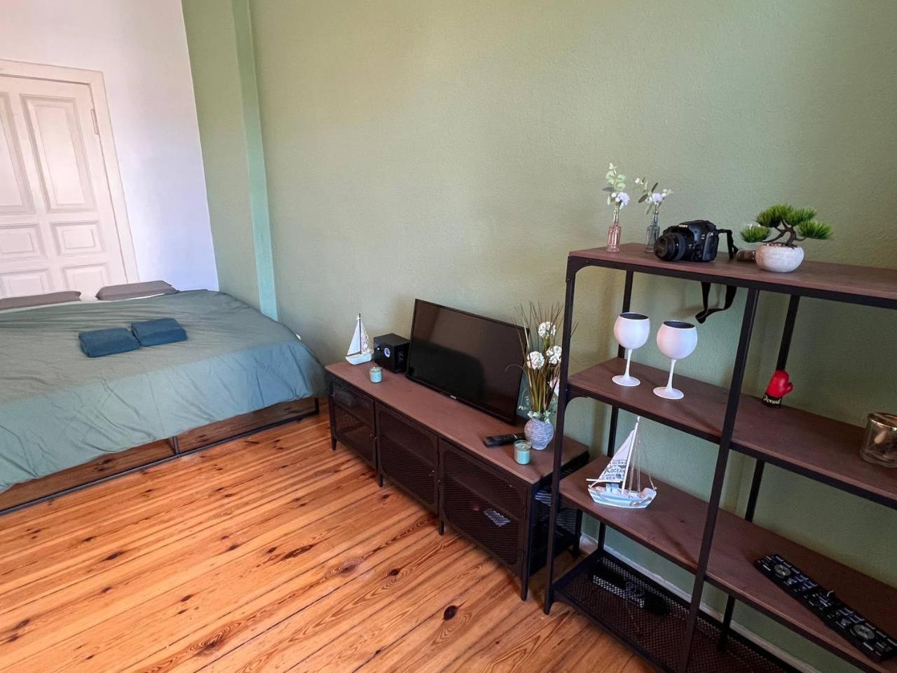 Stylish 2-Room Apartment With Balcony Next To East Side Gallery ベルリン エクステリア 写真