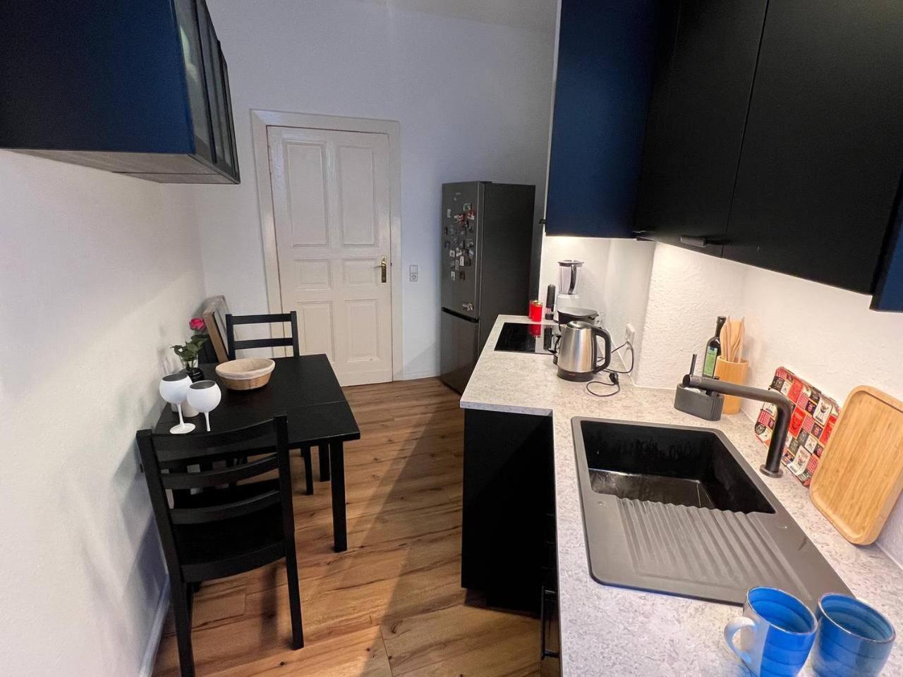 Stylish 2-Room Apartment With Balcony Next To East Side Gallery ベルリン エクステリア 写真